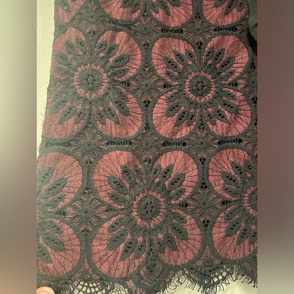 Banana Republic Sleeveless Shirt Burgundy with Lace Overlay Size Small Petite - Picture 9 of 10